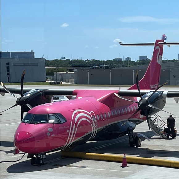 𝐑𝐄𝐀𝐃! 6/7-6/17 Tallahassee bound!✈️ - Picture 2 of 8